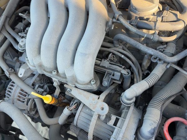 2002-2005 Vw Jetta Complete Fuel Rail With Injectors Set Loaded Oem 2.0L — photo 2