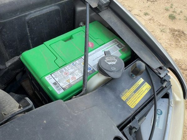 00-06 Chevy Suburban Windshield Washer Fluid Reservoir With Pump Oem Wiper Tank — photo 4