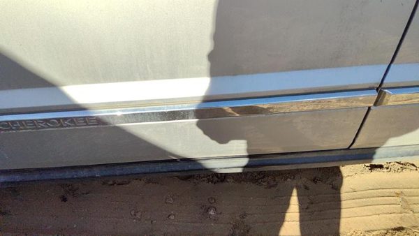 05-10 Jeep Grand Cherokee Driver Left Front Moulding From Door Oem Trim Strip — photo 3