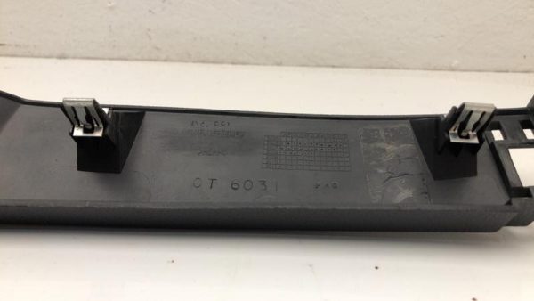 2009 Pontaic G6 Convertible Rear Seat Filler Panel Center Seat Belt Guide Cover — photo 9