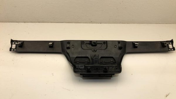 2009 Pontaic G6 Convertible Rear Seat Filler Panel Center Seat Belt Guide Cover — photo 6