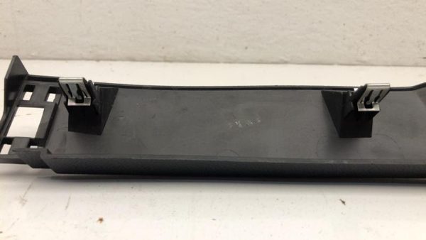 2009 Pontaic G6 Convertible Rear Seat Filler Panel Center Seat Belt Guide Cover — photo 10