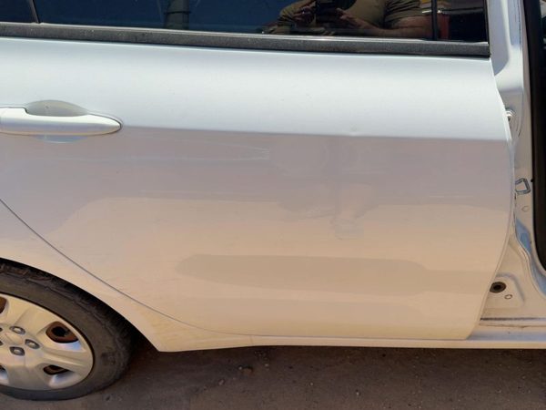 2013 Dodge Dart Rear Door RH White PW7 — photo 2