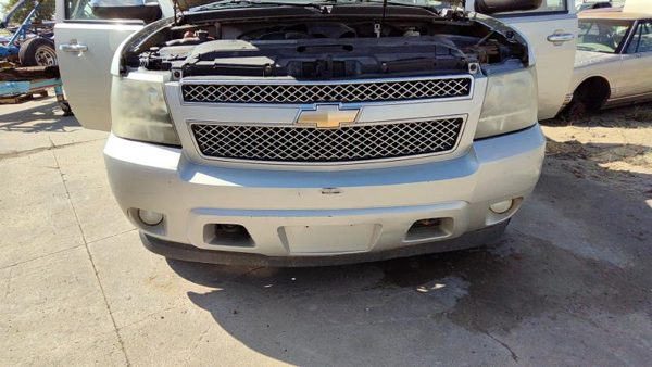 2007-2014 Chevy Tahoe Front Bumper Cover Assembly Oem Silver U726s Cracked — photo 1