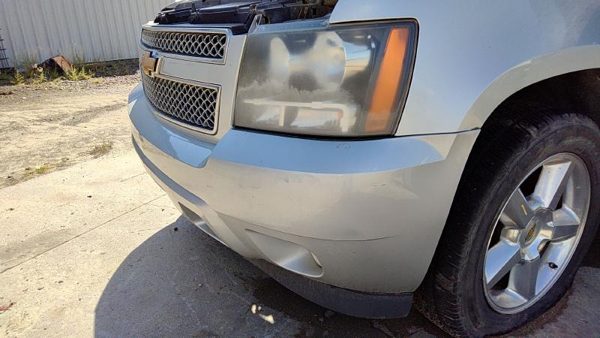 2007-2014 Chevy Tahoe Front Bumper Cover Assembly Oem Silver U726s Cracked — photo 3