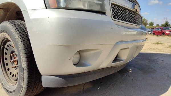 2007-2014 Chevy Tahoe Front Bumper Cover Assembly Oem Silver U726s Cracked — photo 5
