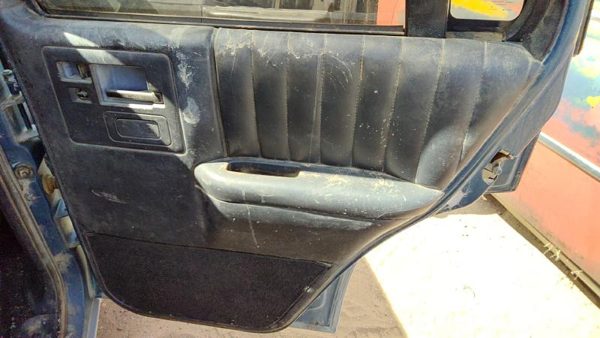 91-94 S10 Blazer Passenger Right Rear Door Trim Panel With Switches Back Black — photo 1