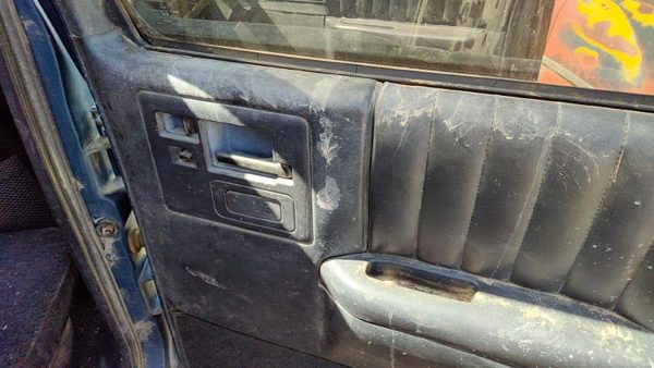 91-94 S10 Blazer Passenger Right Rear Door Trim Panel With Switches Back Black — photo 5