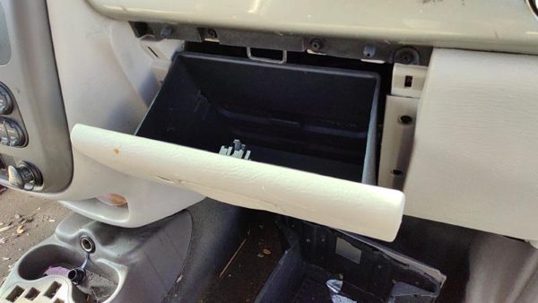 01-05 Chrysler Pt Cruiser Glove Box Assembly Complete Door With Latch Fl Taupe — photo 3
