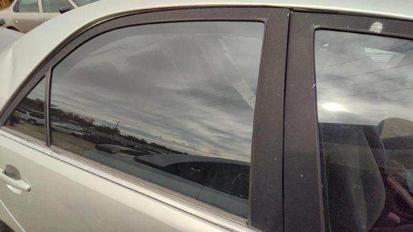 2002-2006 Toyota Camry Passenger Right Rear Side Window Door Glass Oem Back — photo 2
