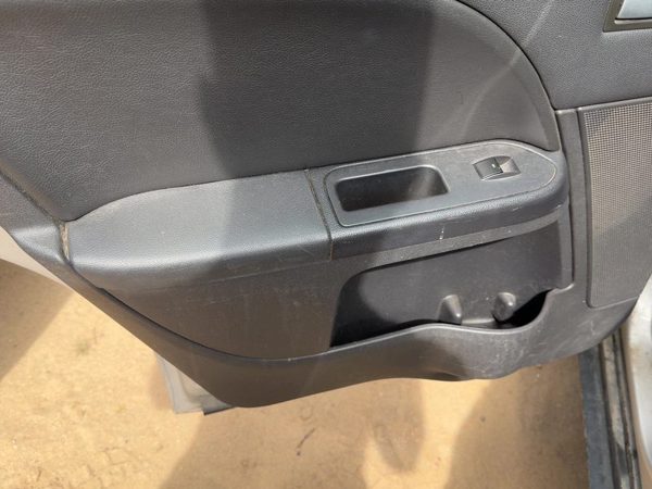 05-07 Fivehundred Driver Left Rear Door Trim Panel With Switches Back Black Hw — photo 2