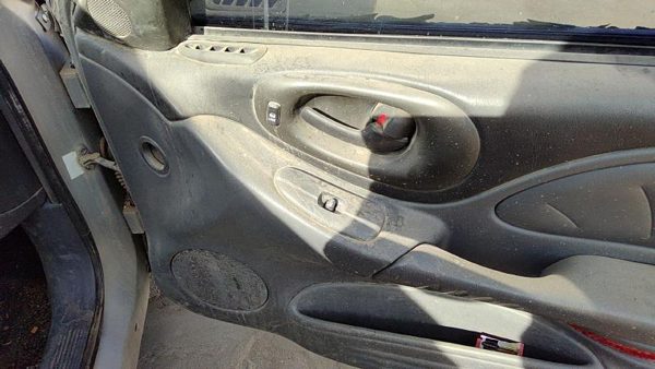 03-05 Bonneville Passenger Right Front Door Trim Panel With Switches Pewter 932 — photo 5