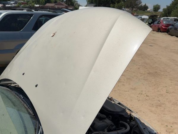 2000 Mazda Protege Hood Champagne Silver 4F — photo 2