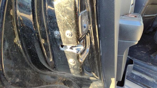 2002-2009 Ford Expedition Driver Left Rear Door Latch With Rods/Cables Oem Back — photo 1