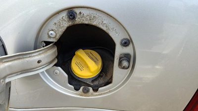 2010 Chevy Tahoe Fuel Filler Neck 15850897