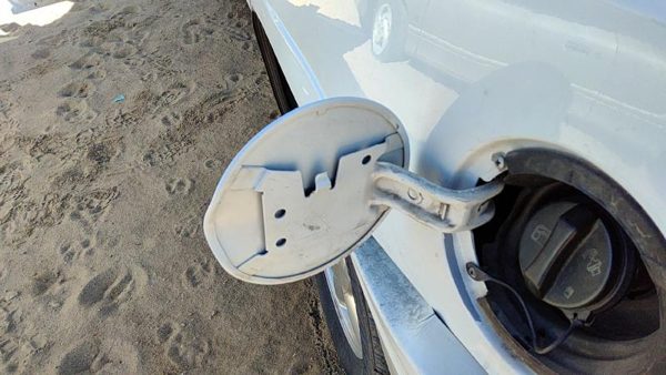 2002-2009 Gmc Envoy Fuel Tank Door With Hinge Gas Lid Oem Filler White 50U — photo 5