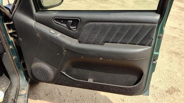 1995-1997 S10 Blazer Passenger Right Front Door Trim Panel With Switches Gray — photo 1