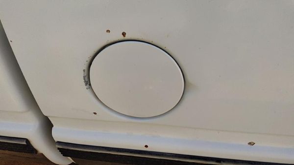 95-99 Chevy Silverado 1500 Fuel Tank Door With Hinge Gas Lid Oem Filler White — photo 2