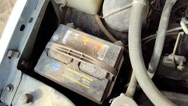 88-94 Chevy S10 Pickup Complete Battery Box Mount Tray With Hold Down Oem 4.3L — photo 2