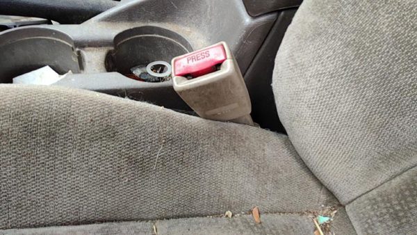 2002-2005 Legacy Outback Driver Left Front Seat Belt Buckle Receiver Oem Tan — photo 1