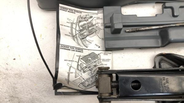 1990 Chevy Silverado 1500 Jack Tool Kit Set Assembly With Tray Spare Oem — photo 5