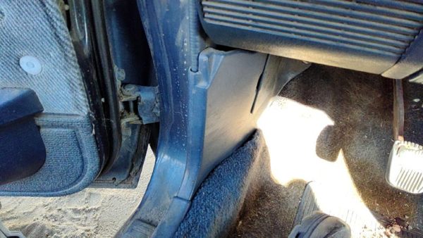1983-1986 Toyota Camry Driver Left Lower Kick Trim Panel Oem Blue — photo 2