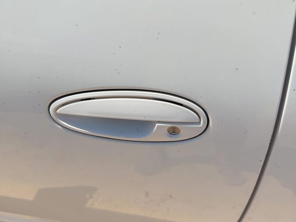 2000-2007 Chevy Monte Carlo Driver Left Front Outside Door Handle Oem White 40U — photo 4