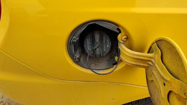 2003-2005 Dodge Neon Fuel Filler Neck Assembly With Gas Cap Oem 5278998Aa — photo 2