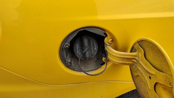 2003-2005 Dodge Neon Fuel Filler Neck Assembly With Gas Cap Oem 5278998Aa — photo 1