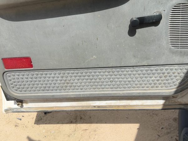 2005-2007 Ford F350 Driver Left Front Door Trim Panel Manual Gray 5C3Z2523943Dab — photo 5