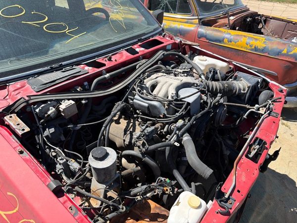 1994 Nissan Pathfinder — vehicle photo 2