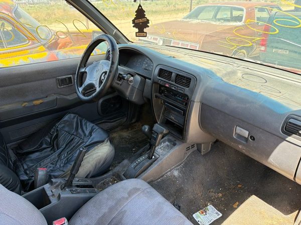 1994 Nissan Pathfinder — vehicle photo 6