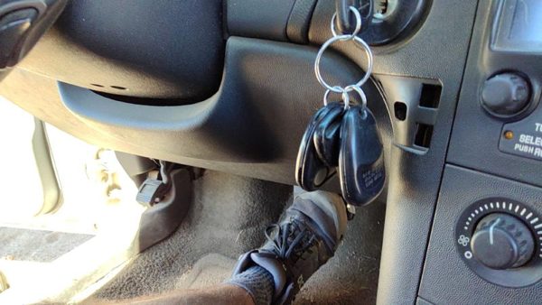 04-05 Grand Prix Lower Dash Under Column Knee Bolster Trim Panel Oem Pewter 69B — photo 3