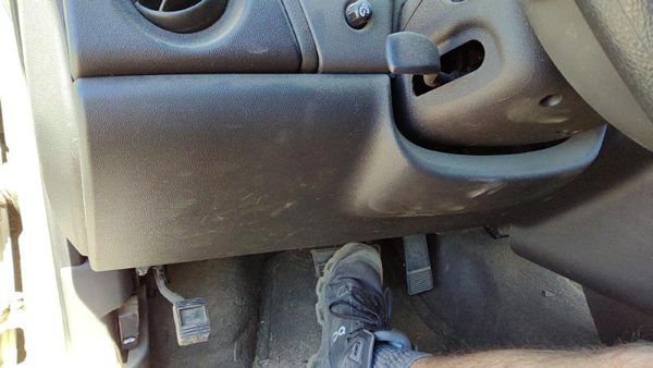 04-05 Grand Prix Lower Dash Under Column Knee Bolster Trim Panel Oem Pewter 69B — photo 1