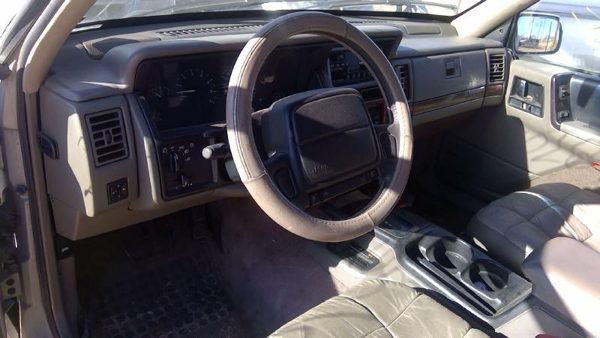 1994 Jeep Grand Cherokee — vehicle photo 3