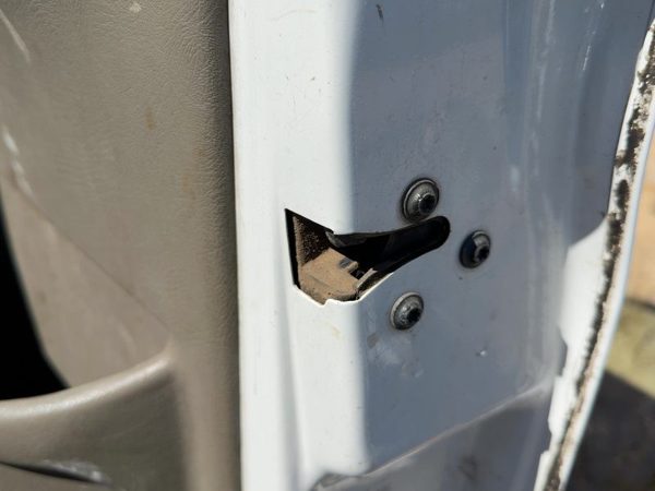 96-02 Chevy Express 2500 Passenger Right Front Door Latch With Rods/Cables Oem — photo 2