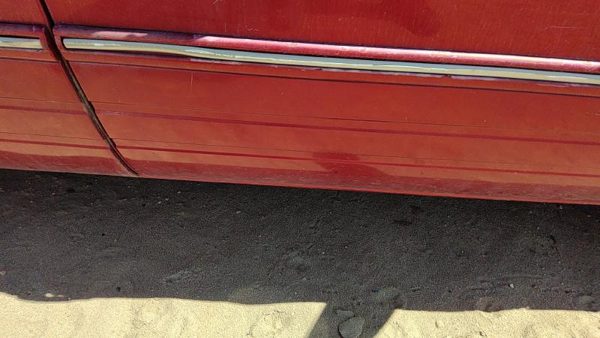 04-07 Town Country Passenger Right Front Moulding From Door Trim Strip Red Prh — photo 2