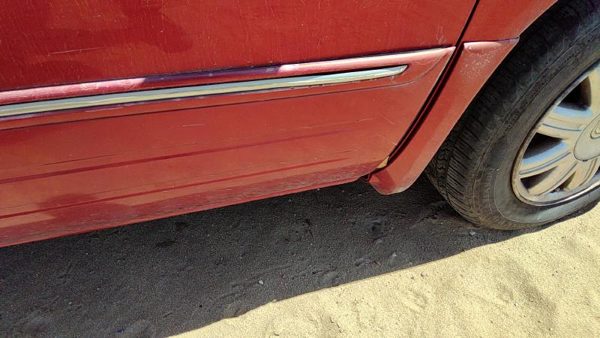 04-07 Town Country Passenger Right Front Moulding From Door Trim Strip Red Prh — photo 5