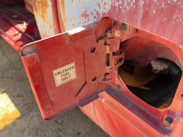 82-93 Chevy S10 Pickup Fuel Tank Door With Hinge Gas Lid Oem Filler Red — photo 2