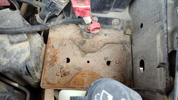 99-07 Silverado 2500 Complete Battery Box Mount Tray With Hold Down Oem 6.0L — photo 1