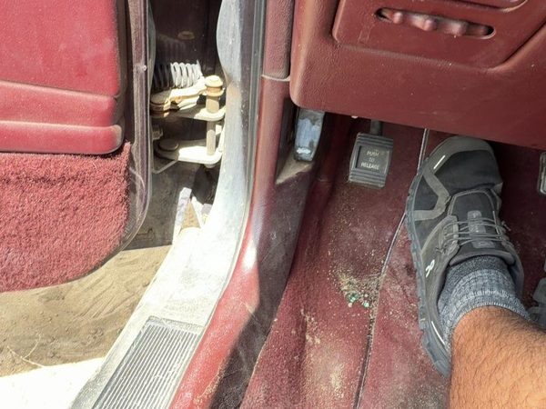 1994 Olds Eighty Eight Driver Left Lower Kick Trim Panel Oem Red — photo 1