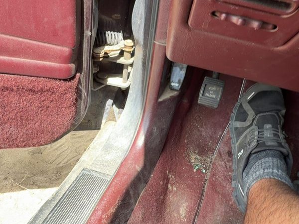 1994 Olds Eighty Eight Driver Left Lower Kick Trim Panel Oem Red — photo 3