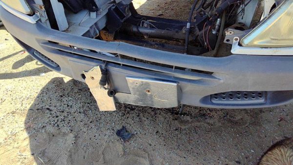2006 Dodge Sprinter 3500 Front Bumper Assy. Van White P01 — photo 5