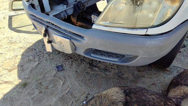 2006 Dodge Sprinter 3500 Front Bumper Assy. Van White P01 — photo 4