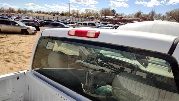 1999-2006 Chevy Silverado 1500 Third Brake Light Middle Lamp Oem — photo 1