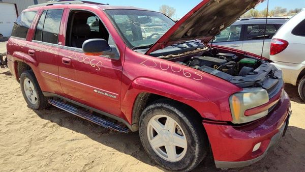 2002 Chevrolet Trailblazer — vehicle photo 1