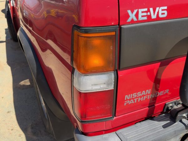 1990-1995 Nissan Pathfinder Driver Left Outer Tail Light Brake Lamp Rear OEM — photo 1
