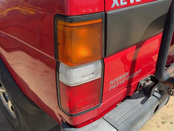 1990-1995 Nissan Pathfinder Driver Left Outer Tail Light Brake Lamp Rear OEM — photo 4
