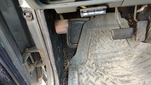 82-94 Chevy S10 Pickup Parking Brake Pedal Assembly Oem Complete Emergency Unit — photo 3