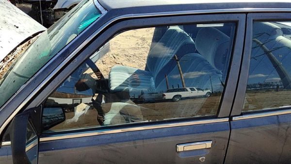 1983-1986 Toyota Camry Driver Left Front Side Window Door Glass Oem 6811232030 — photo 2